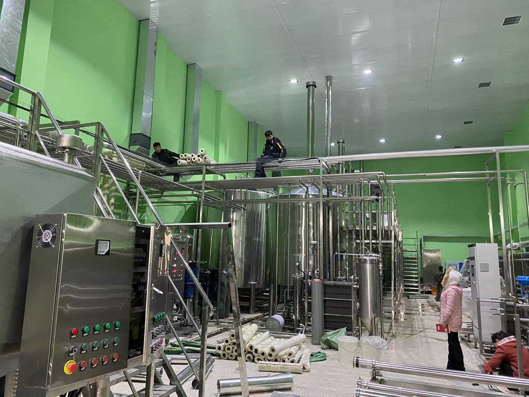 阿荣精酿啤酒设备厂—精酿啤酒设备制造：传承工艺与创新科技的交融